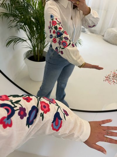 Amy Blouse White Flower Detail - Afbeelding 4