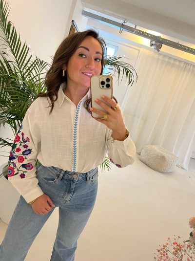 Amy Blouse White Flower Detail - Afbeelding 3