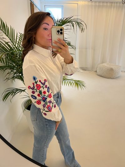 Amy Blouse White Flower Detail - Afbeelding 2