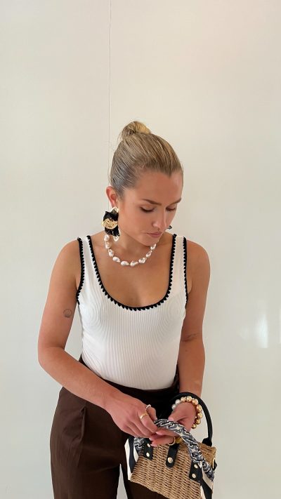 Nura Body White Black Detail