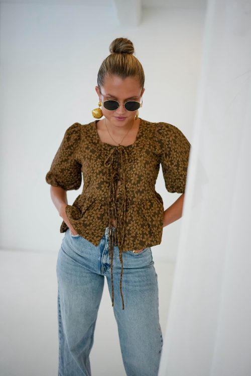 Yessie Top Brown