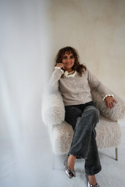 Flower Pearl Cardigan Taupe * - Afbeelding 4