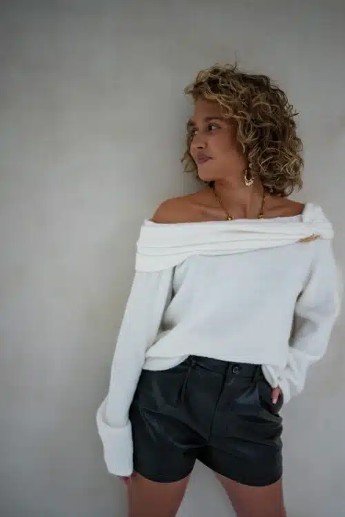 Bo Creme Sweater Gold Detail -