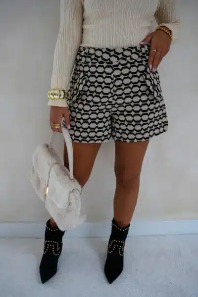 Lofty Manner Short Millie Black White