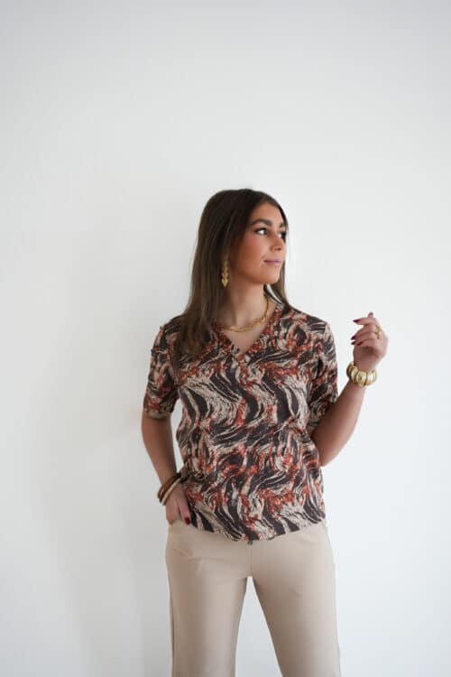 Mi Piace Travel V Neck Swirl >