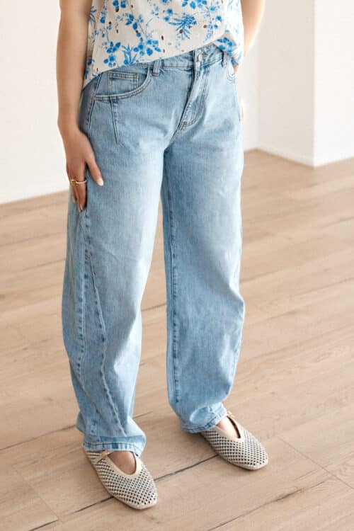 Alternative view of Bowine Barrel Jeans 7405