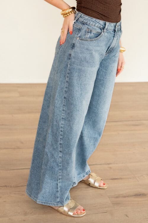Alternative view of Loriane Balloon Fit Jeans 303
