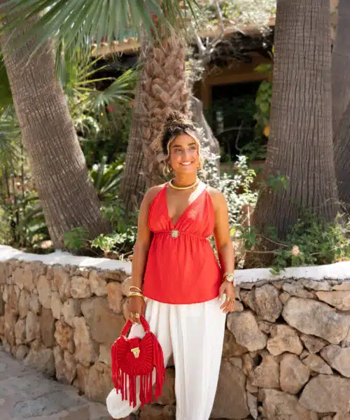 Alternative view of Rocio Sun Top Red.